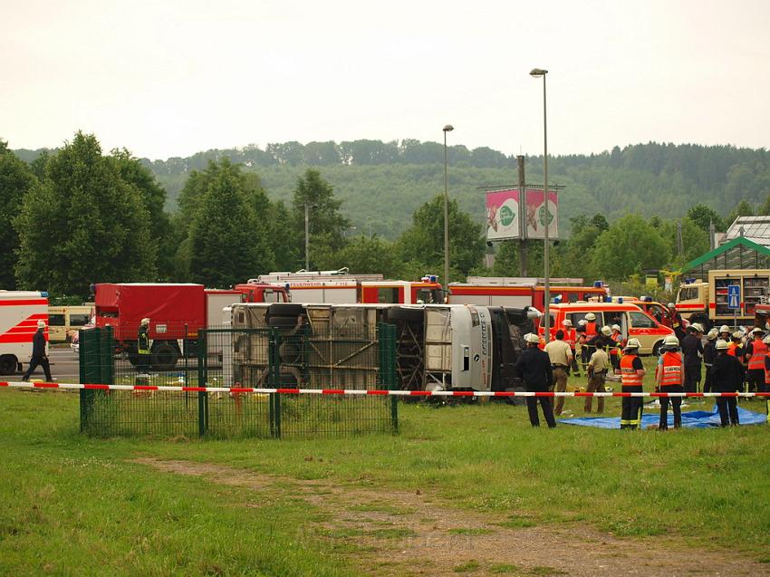 Schwerer Unfall mit Reisebus Lohmar Donrather Dreieck P261.JPG